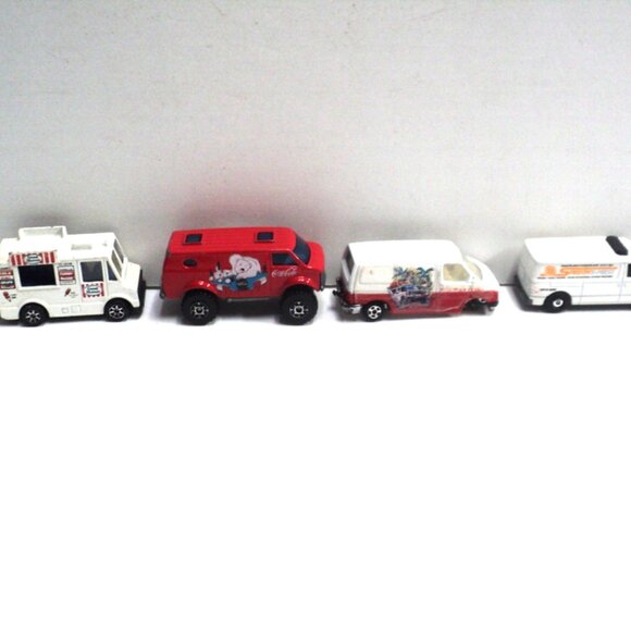 Lot of 4 Vans Scale 1:64 Diecast Vintage Toys Matchbox, Hot Wheels - Picture 3 of 5